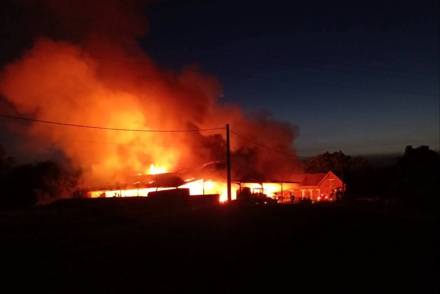 Flavigny-le-Grand-et-Beaurain : un bâtiment agricole ravagé par les flammes.